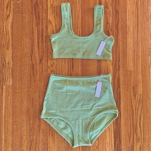 ARQ Wide Strap Bra and High-rise Undies Set in Pistachio size Large
